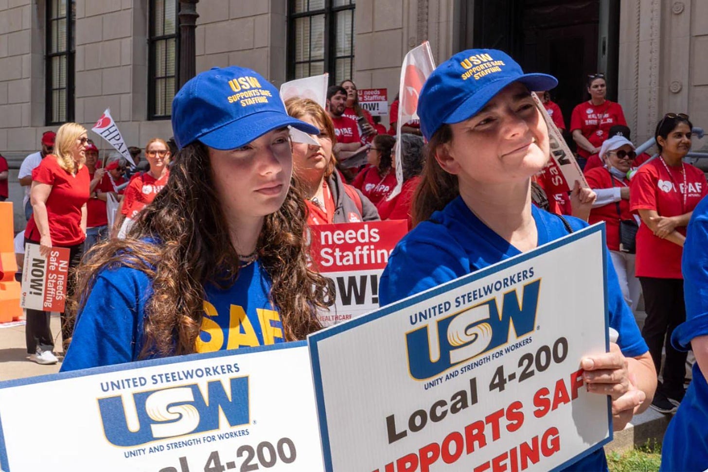 RWJUH nurses strike (United Steelworkers 4-200 via Twitter)