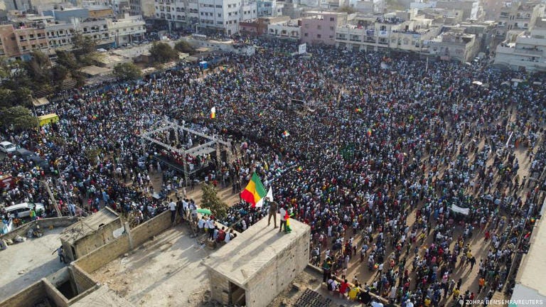 Thousands of people peacefully rallied behind the opposition leader on the first day of planned demonstration, March 14