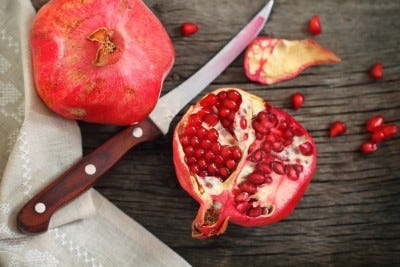 Pomegranate Found To Prevent Coronary Artery Disease Progression Обнаружено, что гранат предотвращает прогрессирование ишемической болезни сердца