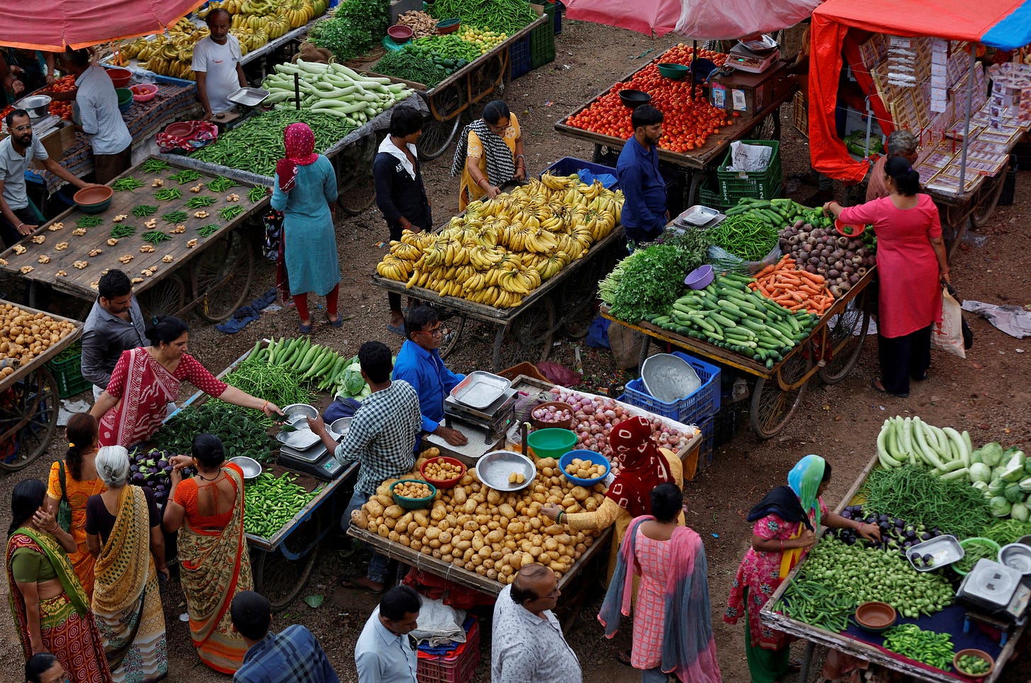 India's food inflation to drop in coming months, says government report |  Reuters