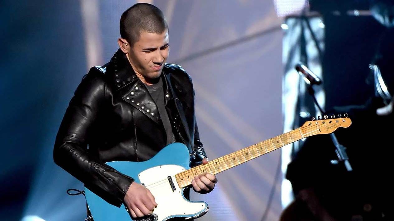 Nick Jonas' guitar solo fail is the gift that keeps on giving | Louder