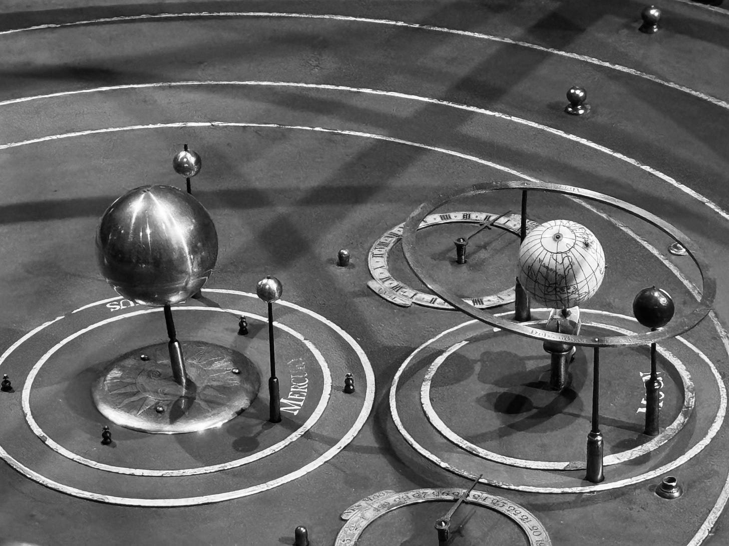 A black-and-white photo of a small orrery.