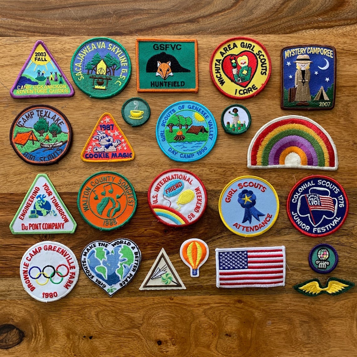 A Batch/Lot of 20 Vintage Girls Scout Patches image 1