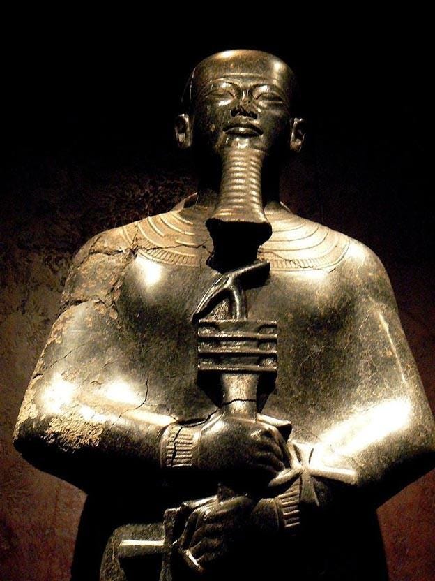 Estatua de Ptah, deidad egipcia de artesanos, arquitectos y creación. (CC BY 2.0)