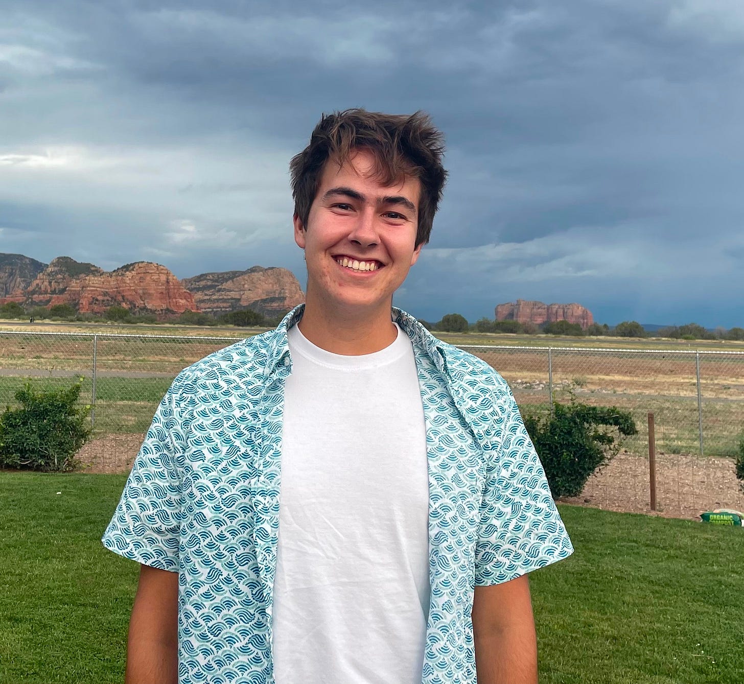 An extremely handsome man (me) stands in front of a rock formation in Sedona, Arizona