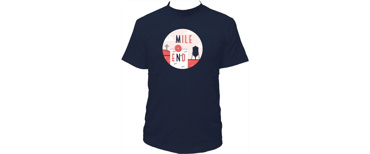 Un t-shirt bleu foncé avec le logo Mon Mile End imprimé sur le devant.
