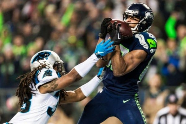 russell wilson panthers fighting doug baldwin seahawks for ball nfl divisions 2015