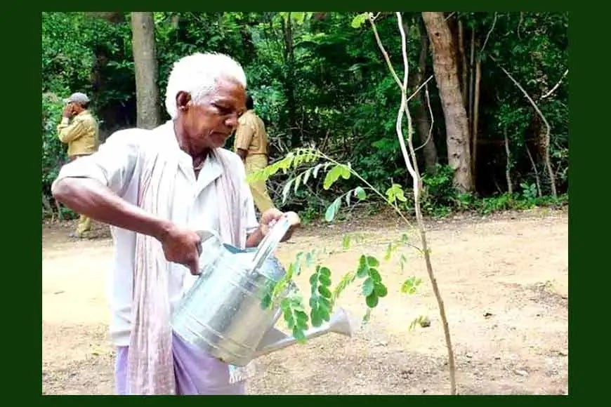 Who is Tribal Environmentalist Dukhu Manjhi awarded with Padma Shri?