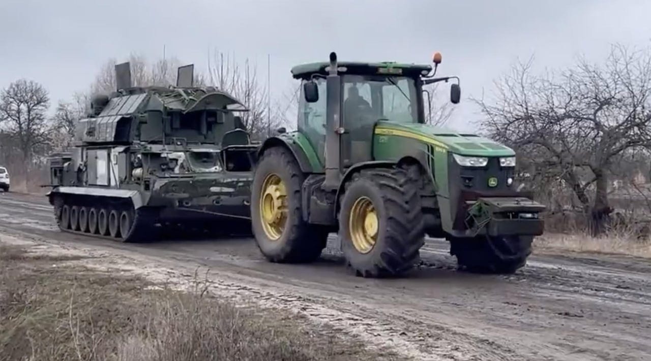 Famous for towing captured Russian tanks, Ukrainian farmers step up for war  effort | CBC News