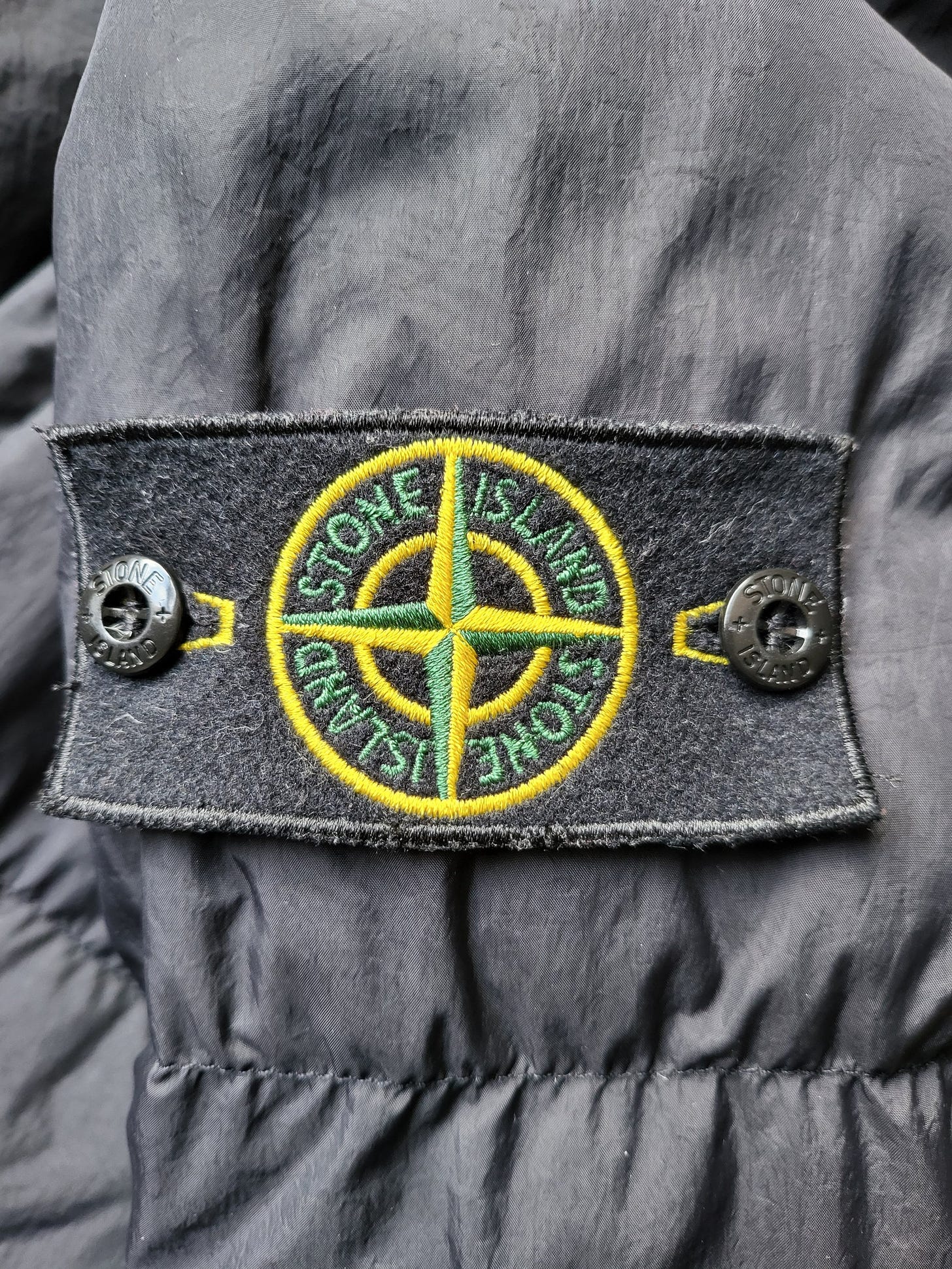 2 Stone Island Badge and 4 buttons GENUINE UK STOCK - Etsy España