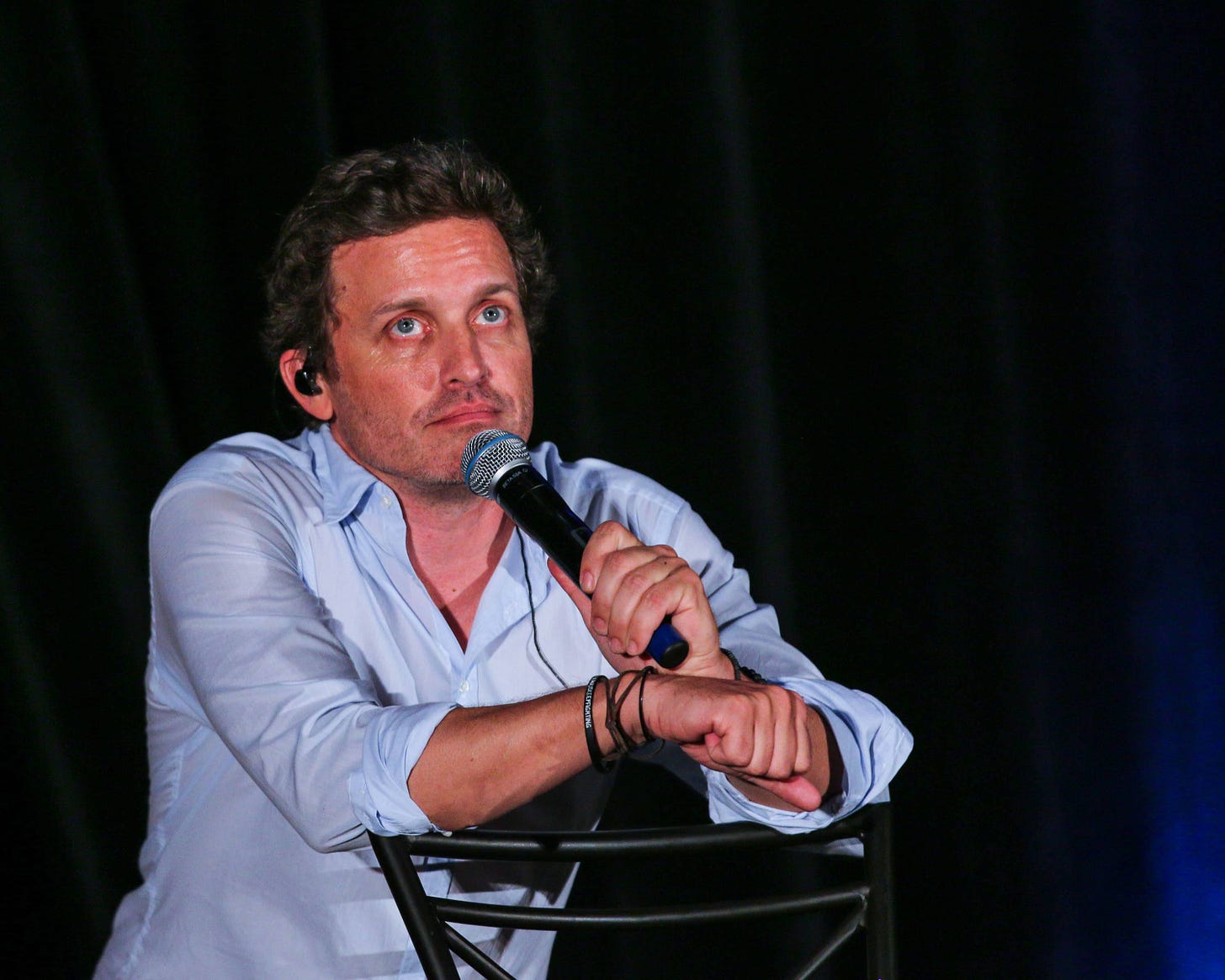 rob benedict sitting talking at supernatural convention