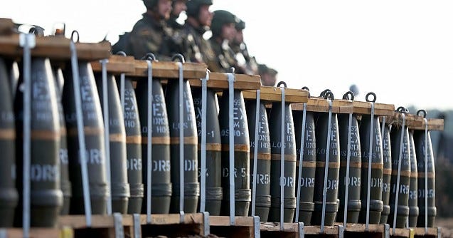 Az Egyesült Államok 100 millió dollárt fektet be egy romániai lőszergyárba