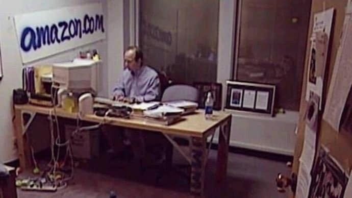 Man in this almost 20-year-old picture is world's richest businessman now, read and be inspired