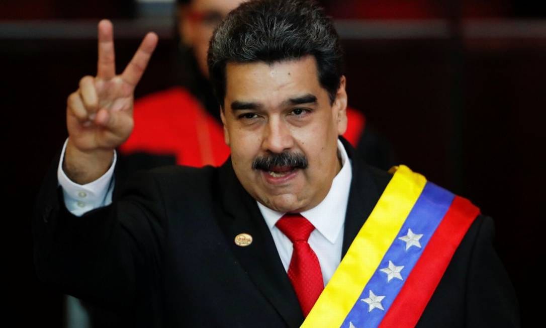 Cada vez mais isolado, Maduro assume segundo mandato e chama críticos de  'satélites' dos EUA - Jornal O Globo