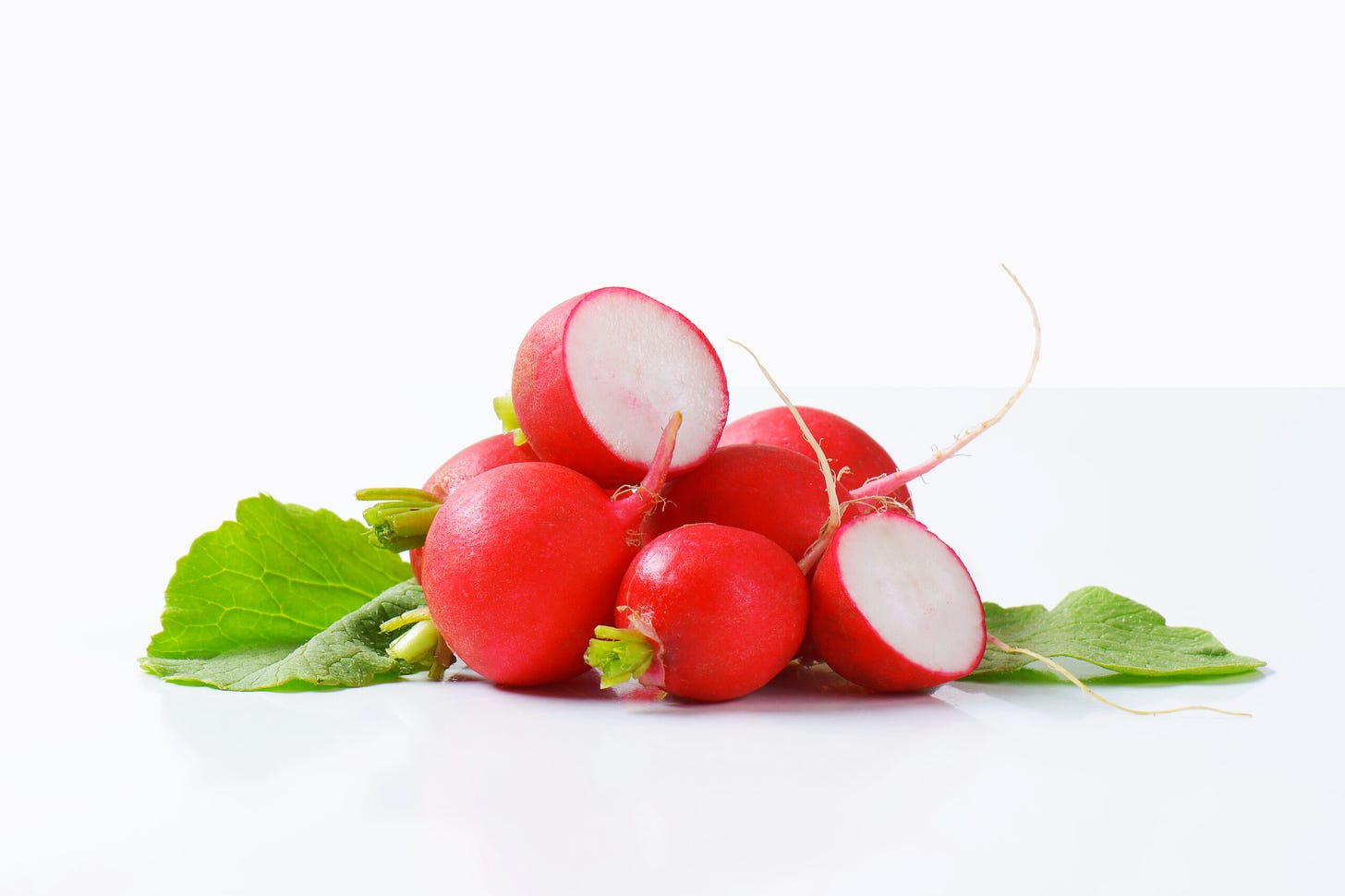 Image of a bunch of red radishes