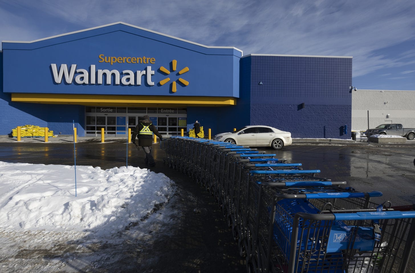 Walmart (WMT) Takes On Amazon With E-Commerce Site for Small Businesses -  Bloomberg