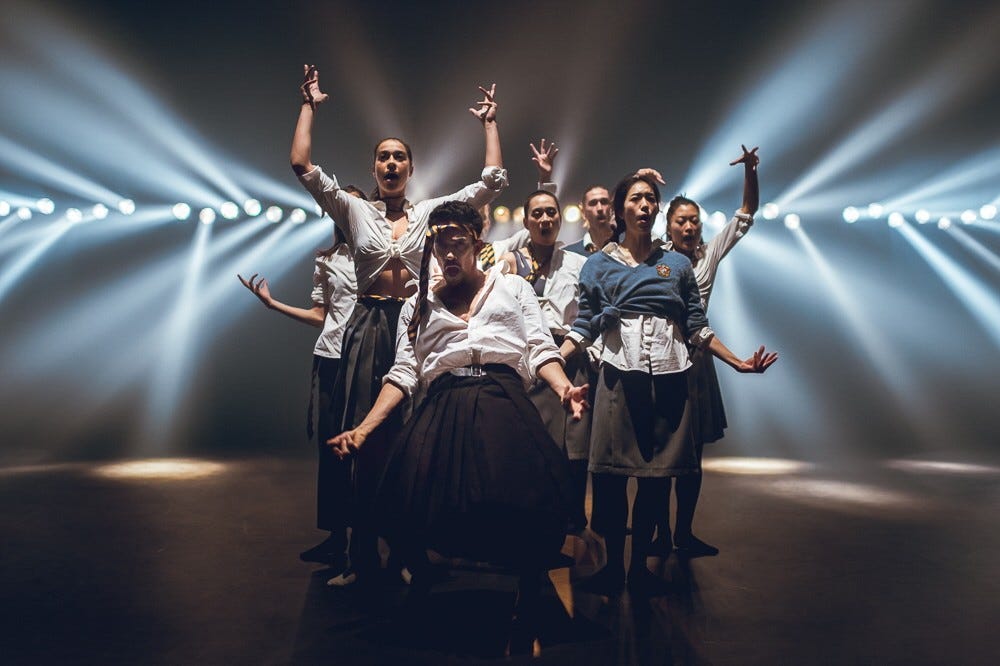 Ballett: "From England with Love" heißt das neue Tanzstück von Hofesh Shechter. Der gefeierte israelische Choreograf hat seinen Wohnsitz in London. Das dürfte seine internationale Arbeit künftig erschweren.