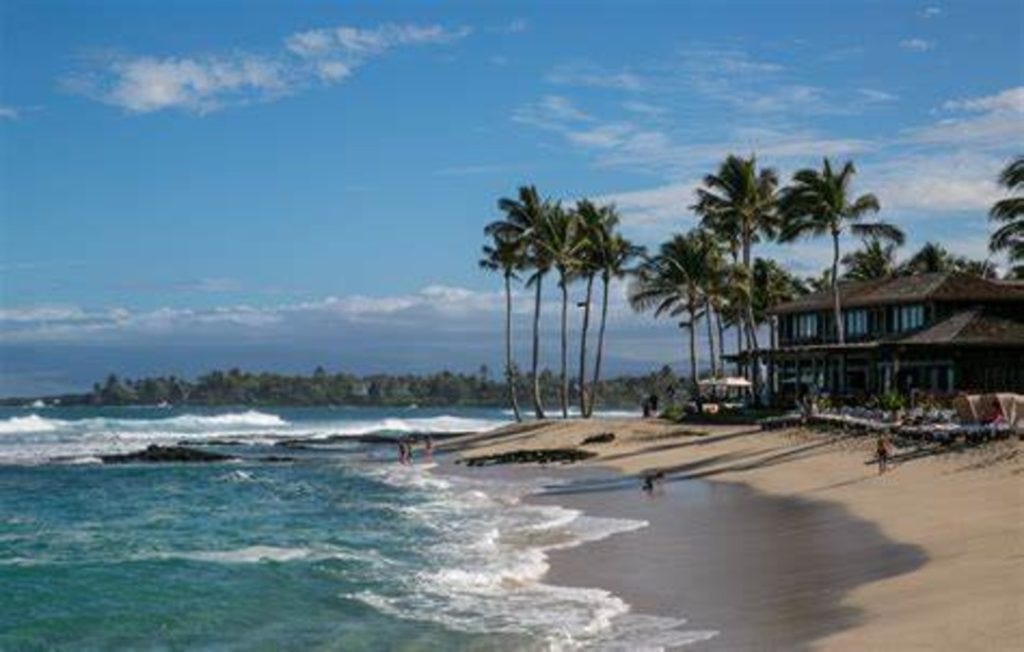 Hawaiian vacation rental on the beach (1)