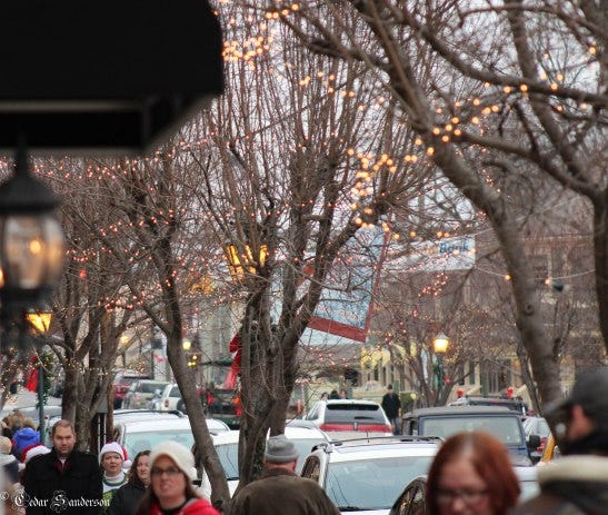 Streets full of shoppers and good cheer