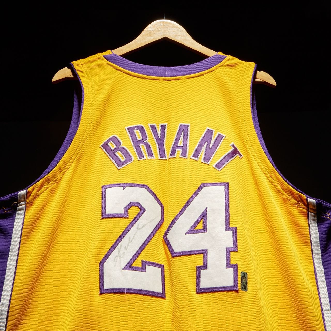 Kobe Bryant's Lakers Jersey Could Fetch a Record $7 Million at Sotheby's |  Barron's