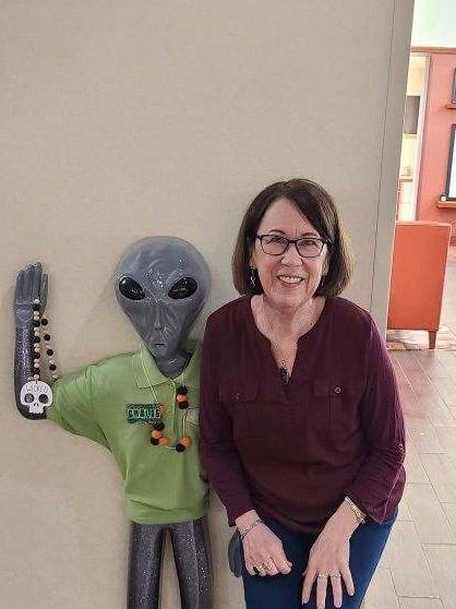 Kathy and ET friend at Roswell hotel