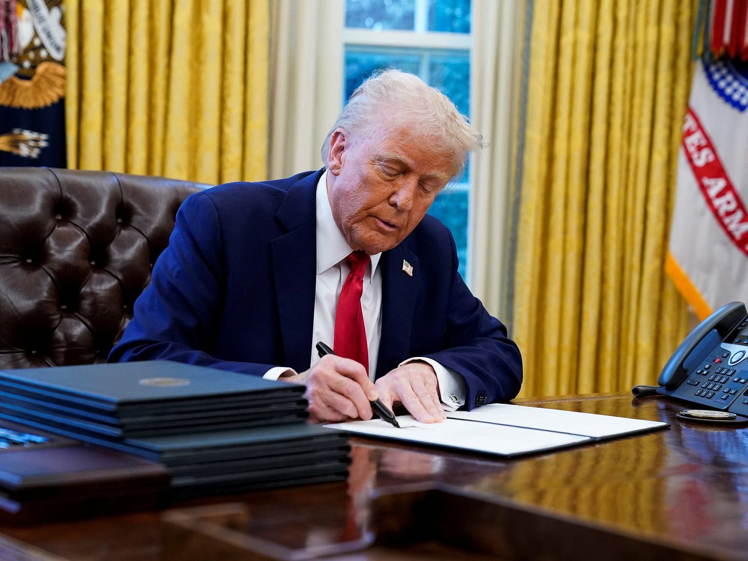 Trump da el primer paso para la creación de un nuevo “fondo soberano”  estadounidense que podría adquirir TikTok | Economía | EL PAÍS