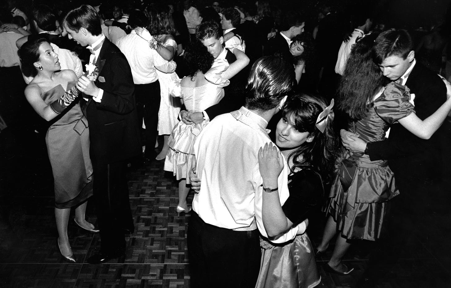 Photo of couples slow dancing in 1990
