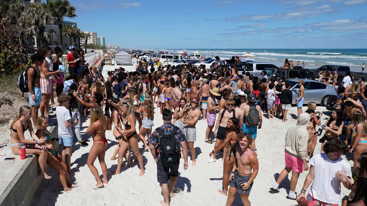 Spring break 2023 again draws crowds of students to New Smyrna Beach