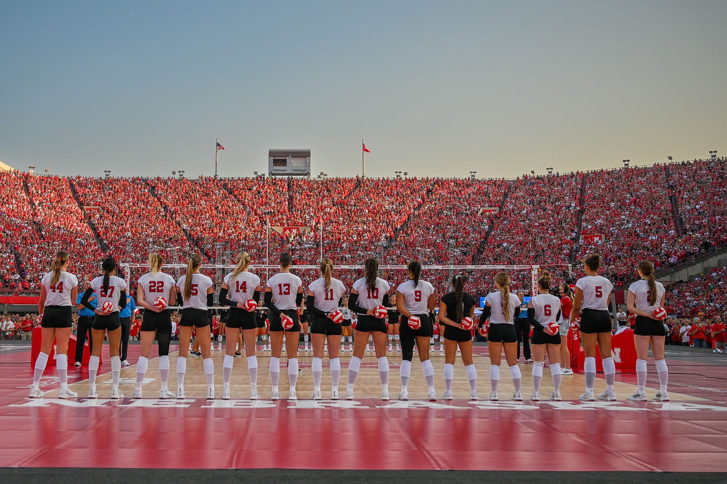 Nebraska volleyball stadium event draws 92,003 to set women's world  attendance record - The Boston Globe