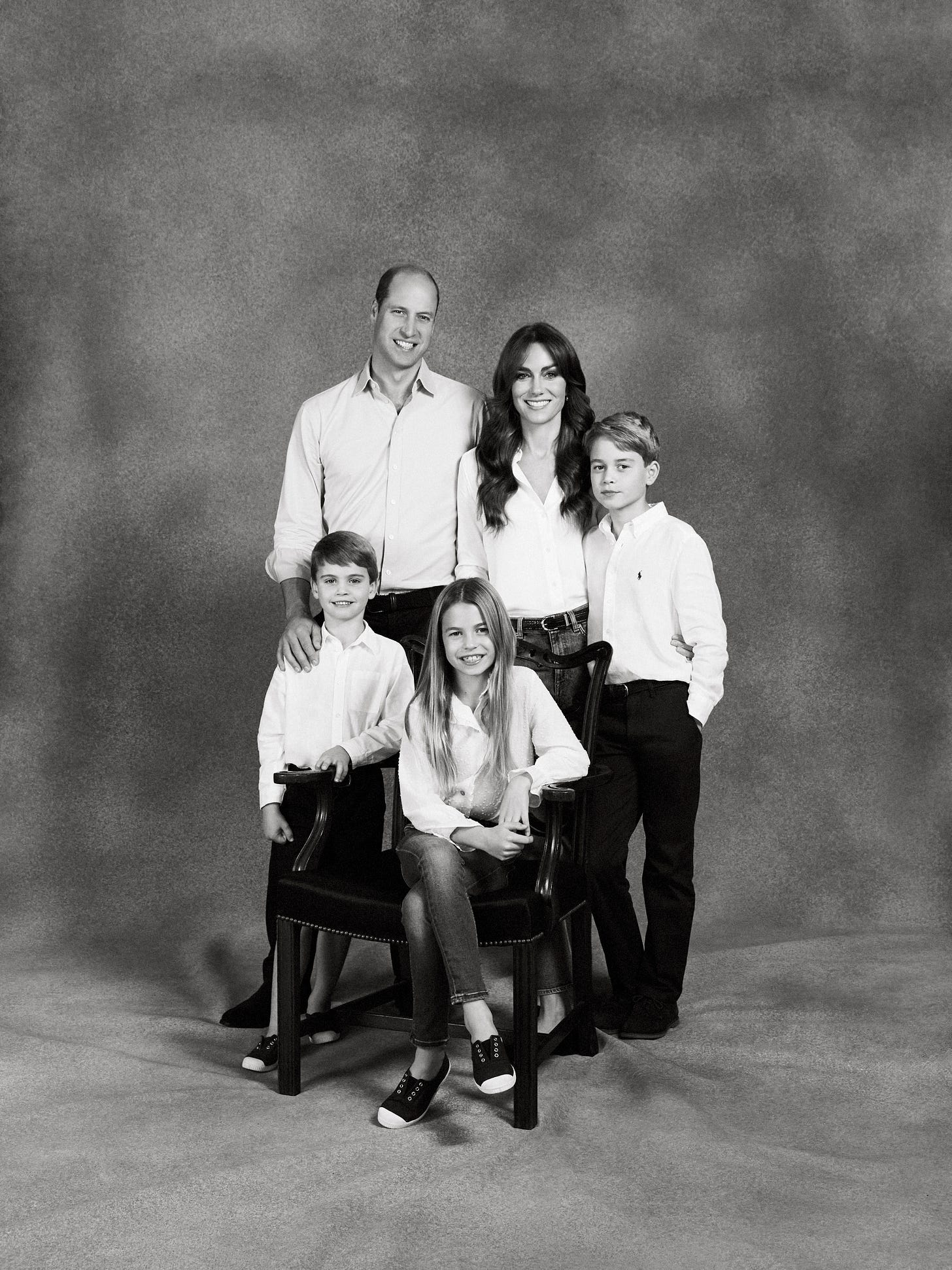 Black and white image of Prince William and Kate with George, Charlotte and Louis. 