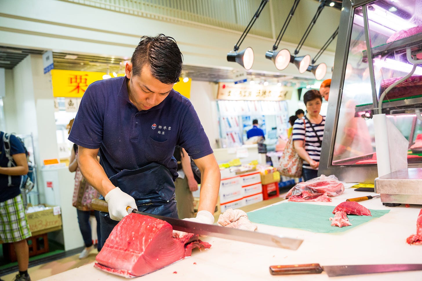 Tuna cutting at Tsukiji