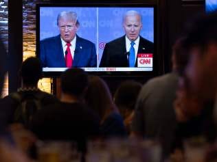 CHICAGO, ILLINOIS - JUNE 27: Guests at the Old Town Pour House watch a debate between President Joe Biden and presumptive Republican nominee former President Donald Trump on June 27, 2024 in Chicago, Illinois. The debate is the first of two scheduled between the two candidates before the November election. Scott Olson/Getty Images/AFP (Photo by SCOTT OLSON / GETTY IMAGES NORTH AMERICA / Getty Images via AFP) CHICAGO, ILLINOIS - JUNE 27: Guests at the Old Town Pour House watch a debate between President Joe Biden and presumptive Republican nominee former President Donald Trump on June 27, 2024 in Chicago, Illinois. The debate is the first of two scheduled between the two candidates before the November election. Scott Olson/Getty Images/AFP (Photo by SCOTT OLSON / GETTY IMAGES NORTH AMERICA / Getty Images via AFP)
