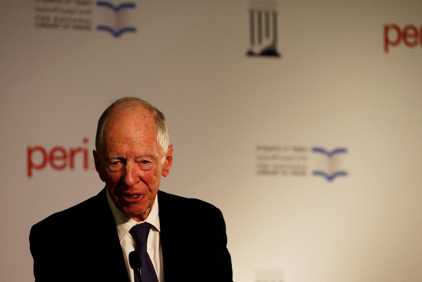 Lord Jacob Rothschild speaks at an event marking the signing of an agreement between the state libraries of Israel and Russia at the National Library of Israel in Jerusalem