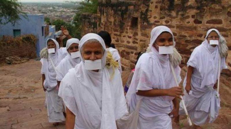 Gujarat: Jain couple renounces Rs 100 crore wealth, daughter to become monks