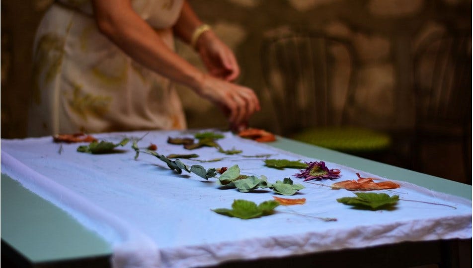 Eskişehirli sanatçı atık ürünleri "ekolojik baskı"yla hayata döndürüyor