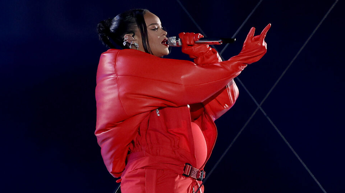 Rihanna Super Bowl Photos: Is She Pregnant Again?!