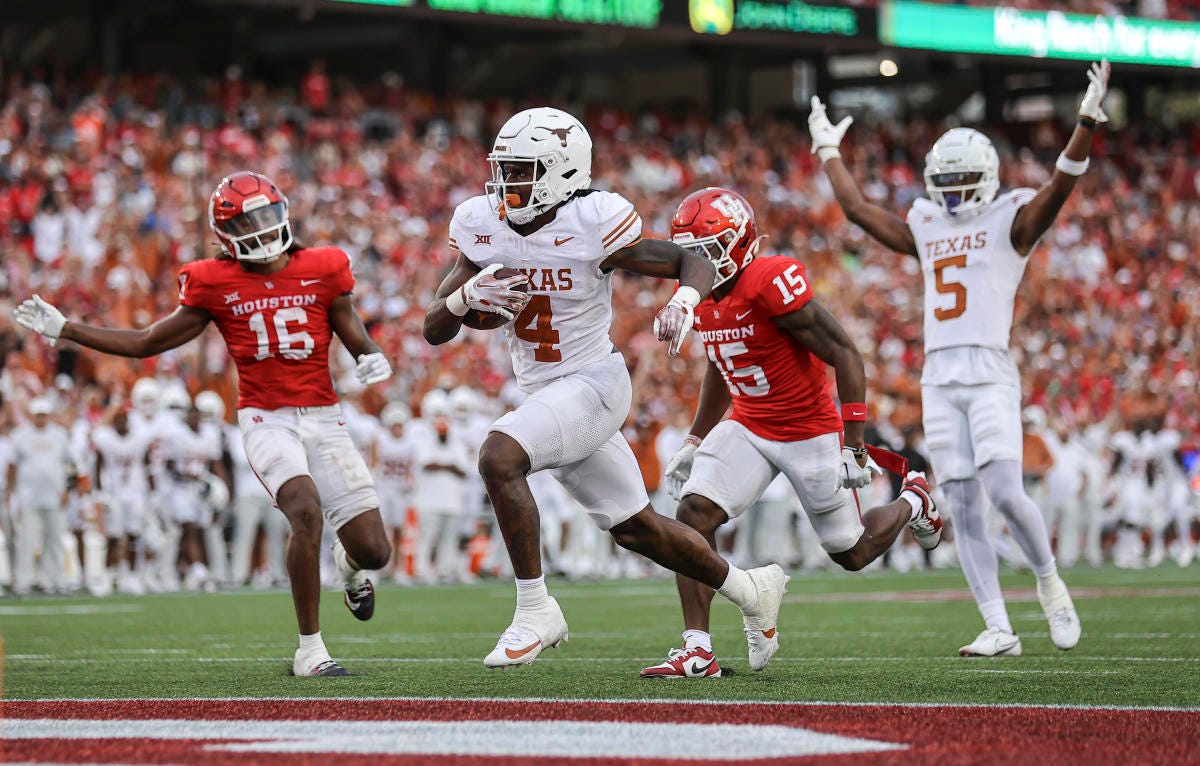 Notebook: Texas Longhorns Survive in Fourth Quarter 31-24 Win Over Houston  Cougars - Sports Illustrated Texas Longhorns News, Analysis and More