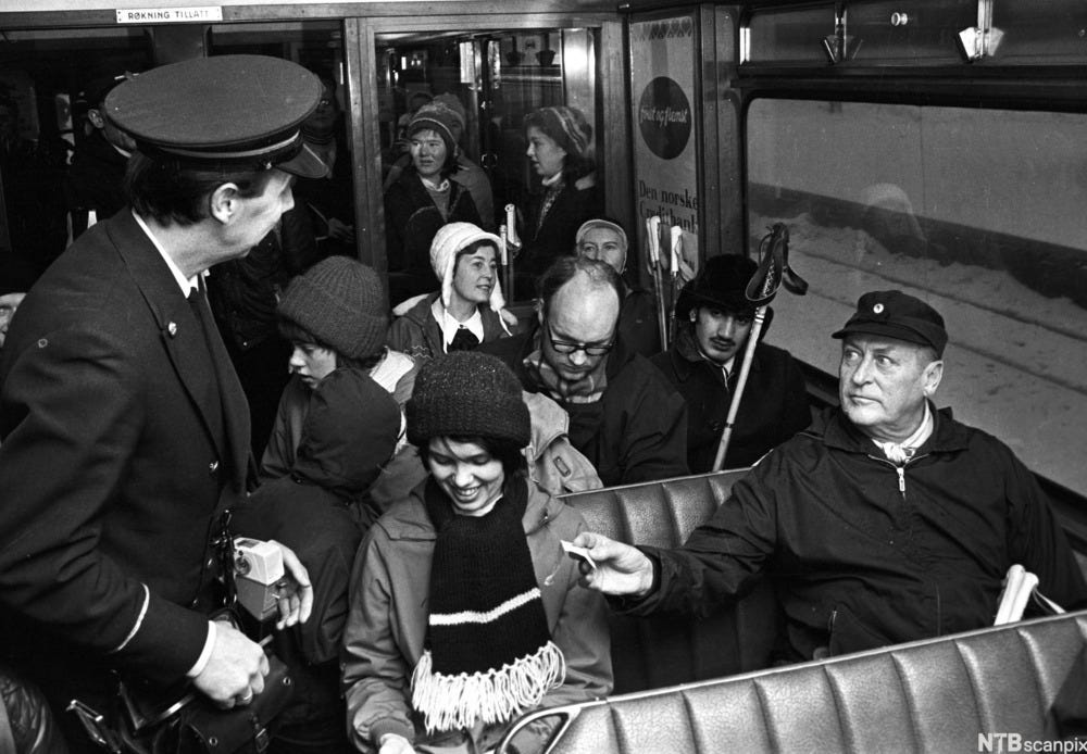 King Olav V of Norway on the tram (1973) : r/europe