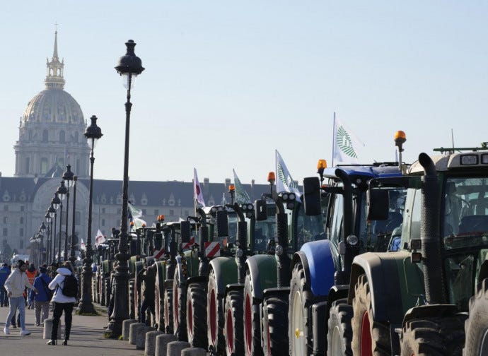 Tractors in Paris