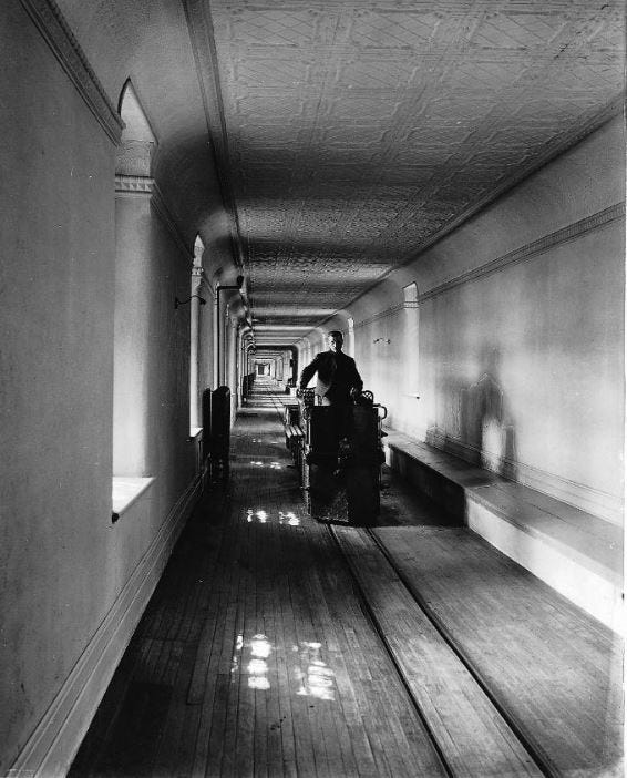 Patient transport train, Saint-Jean-de-Dieu, 1911 Photo:  William Notman