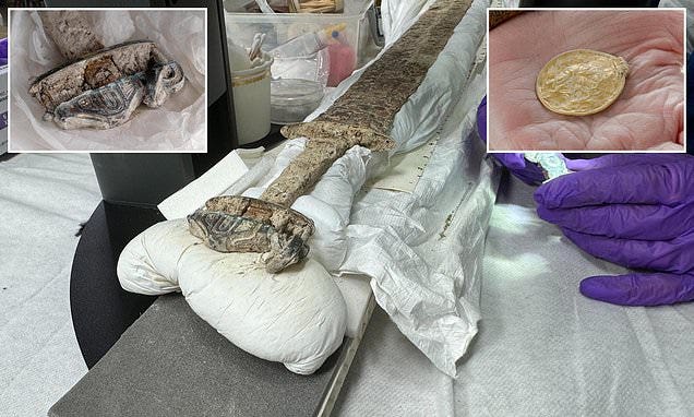 Extraordinary' 1,500-year-old sword is found with a gold pendant in an  Anglo-Saxon 'cemetery' beneath a Kent field that could contain up to 200  graves | Daily Mail Online