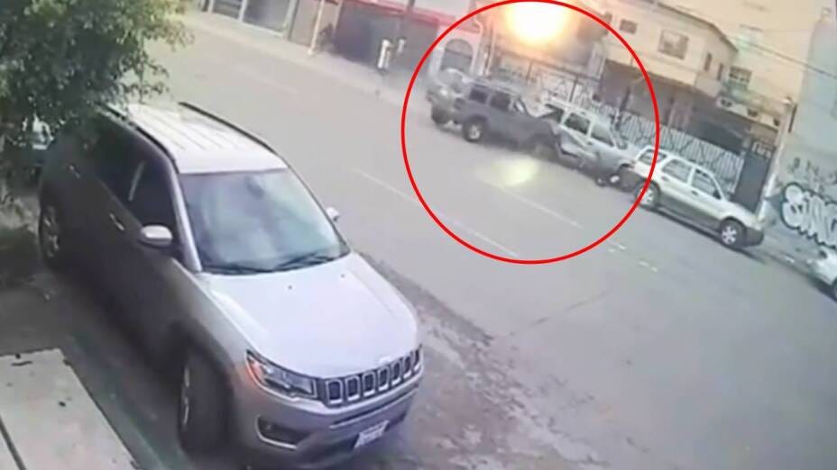 VIDEO Hombre chocó al sufrir un infarto mientras conducía en Tijuana