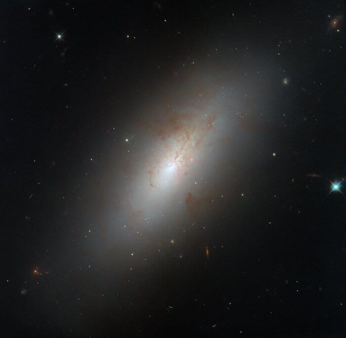 NGC 4694 Hubble Image