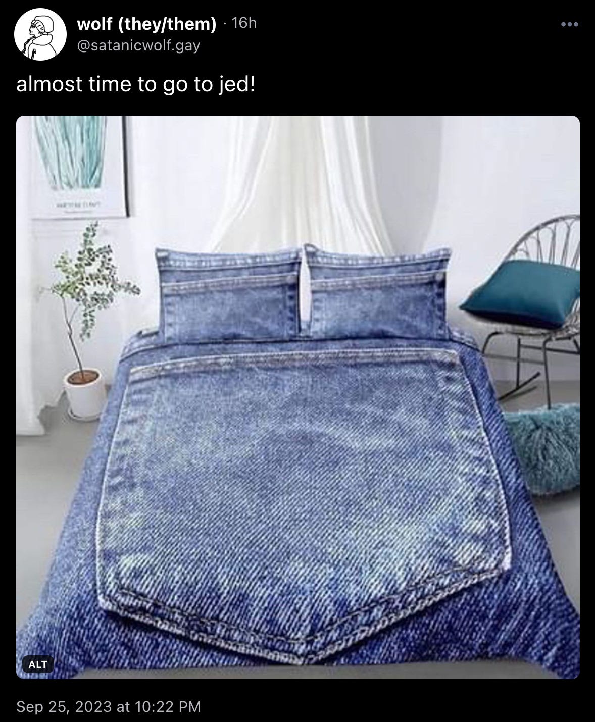 Satanicwolf dot gay posted a picture of a bed covered in a denim comforter wiith denim pillows and wrote “almost time to go to jed!” Sweet jreams to you, reader.