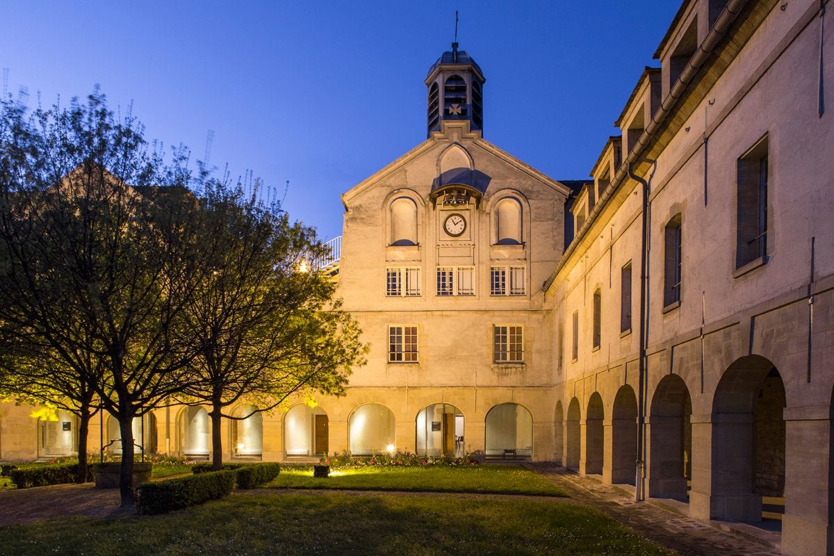 Yoga, meditation and mindfulness in art museums in Paris, France