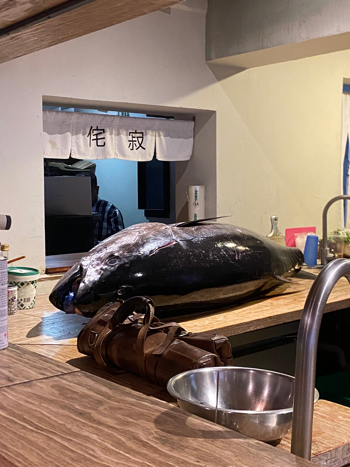 Atún aleta amarilla de Ensenada en una mesa de un restaurante japones