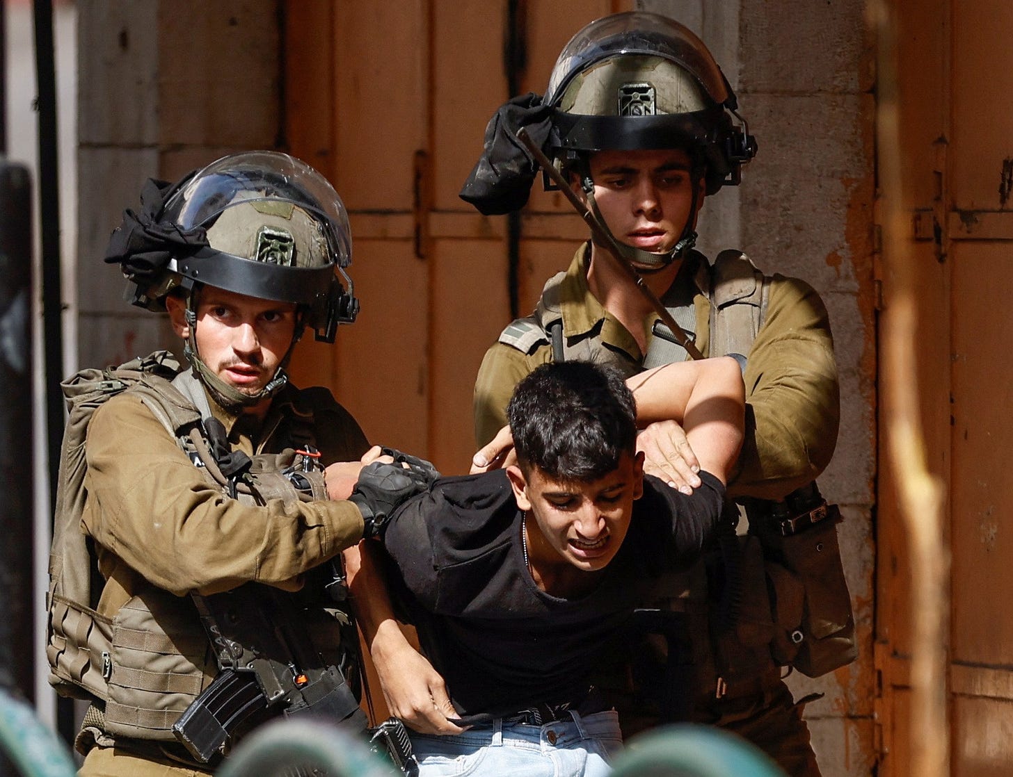 Israel raids: Why are so many Palestinians being killed?