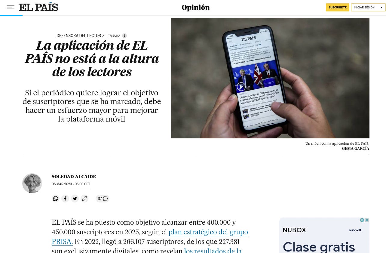 Imagen de una pantalla del diario El País con un artículo en el que critica su aplicación móvil para ver las noticias