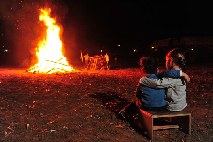 Lagerfeuer am Abend von Lag Baomer in Israel
