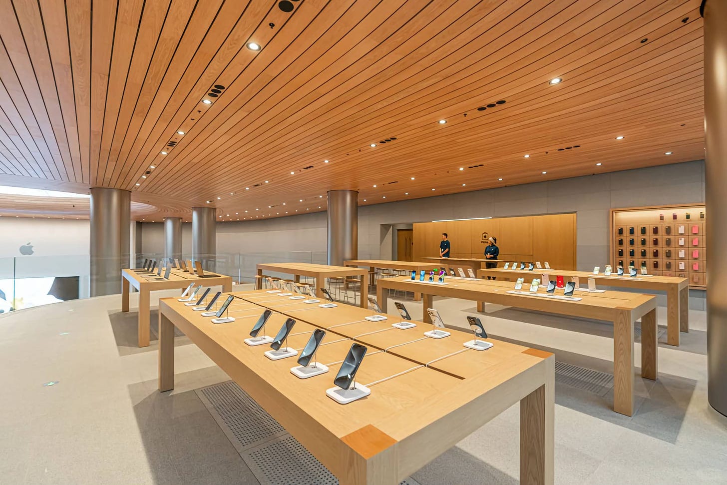 The plaza level at Apple Jingan. The ceiling is low and the Apple Pickup counter is nestled in an alcove.